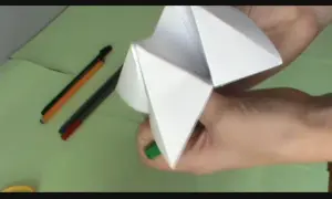 Jak zrobić wróżbę z papieru - proste kroki do magicznej zabawy