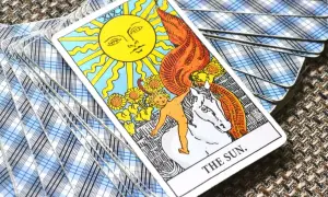 Słońce tarot znaczenie: odkryj pozytywne i negatywne aspekty karty