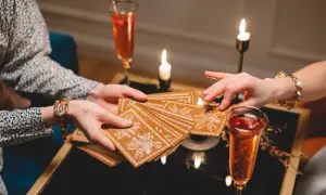 Jak stawiać tarot: odkryj tajemnice kart i ich znaczenie