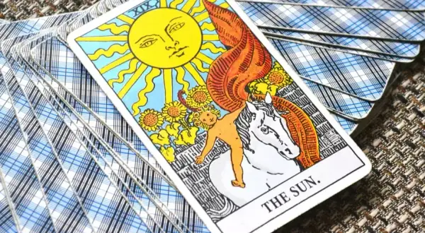 Słońce tarot znaczenie: odkryj pozytywne i negatywne aspekty karty